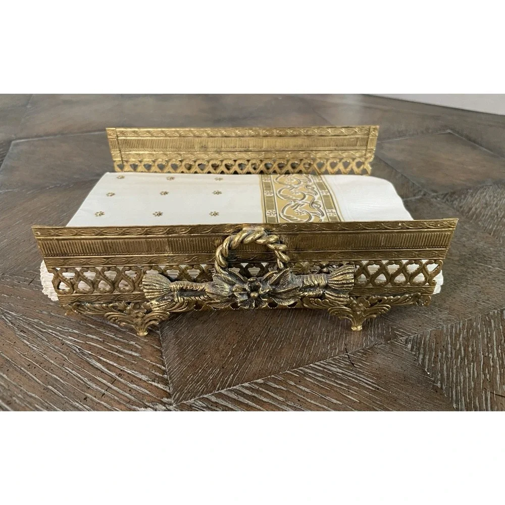 Vtg  Stylebuilt Gold Tone Metal Wreath & Rope Ormolu Napkin Guest Towel  Holder